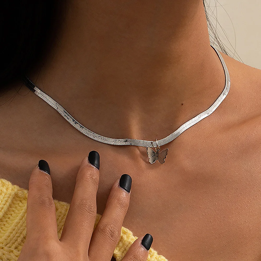 

Sexy Charm Snake Bone Chain Jewelry Women Fashion Temperament Fine Necklace Feminine Butterfly Pendant Girl Clavicle Chain Gift