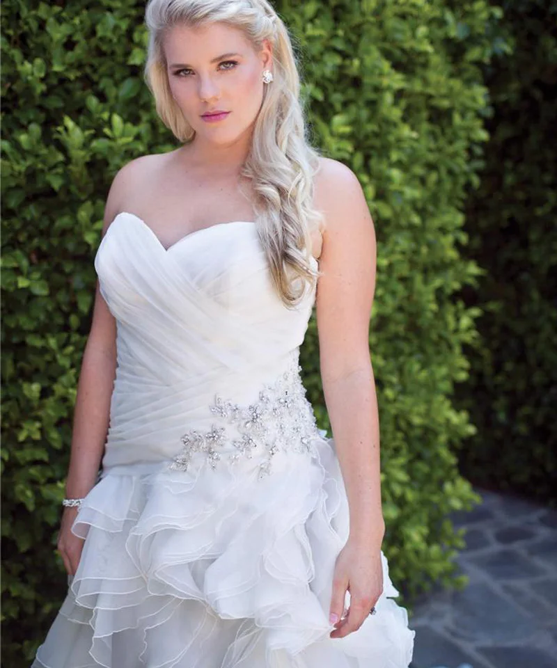 

2018 Vintage Plus Size Vestido de noiva Longo Strapless Ruffles Organza Bridal Gown with Lace up mother of the bride dresses