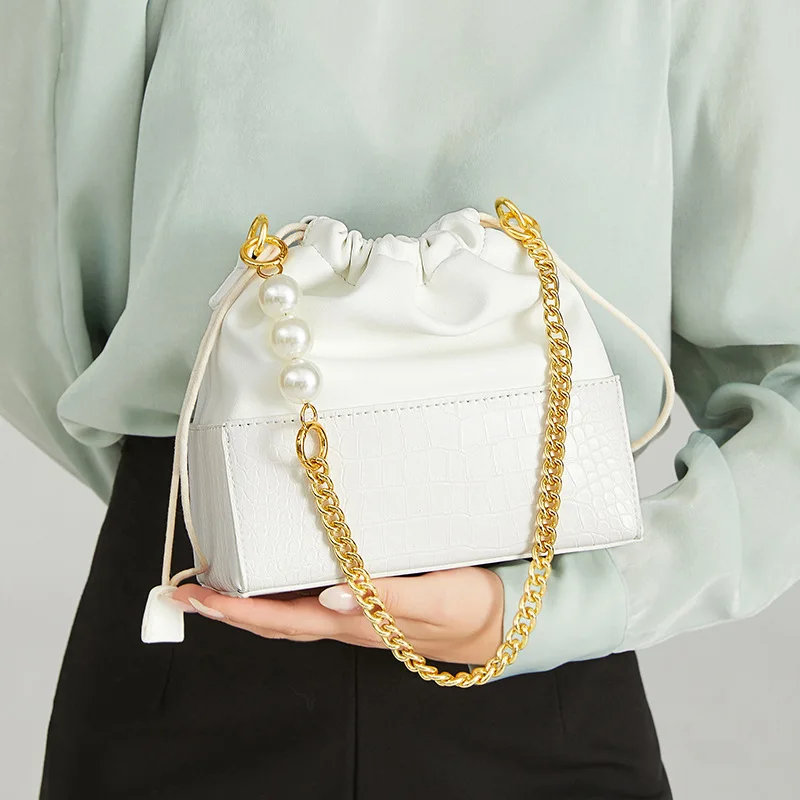 

Складная сумка в форме облака, женская новая роскошная дизайнерская сумка с высокой текстурой, сумка-мессенджер, мини-сумка, модная сумка-ме...