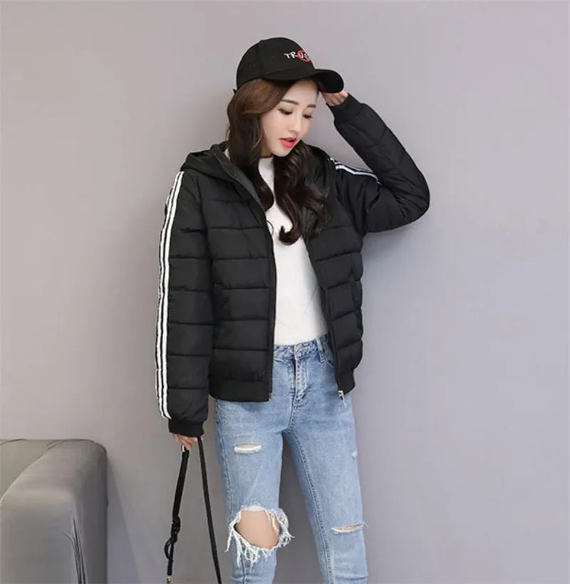 Женская куртка с капюшоном и хлопковой подкладкой