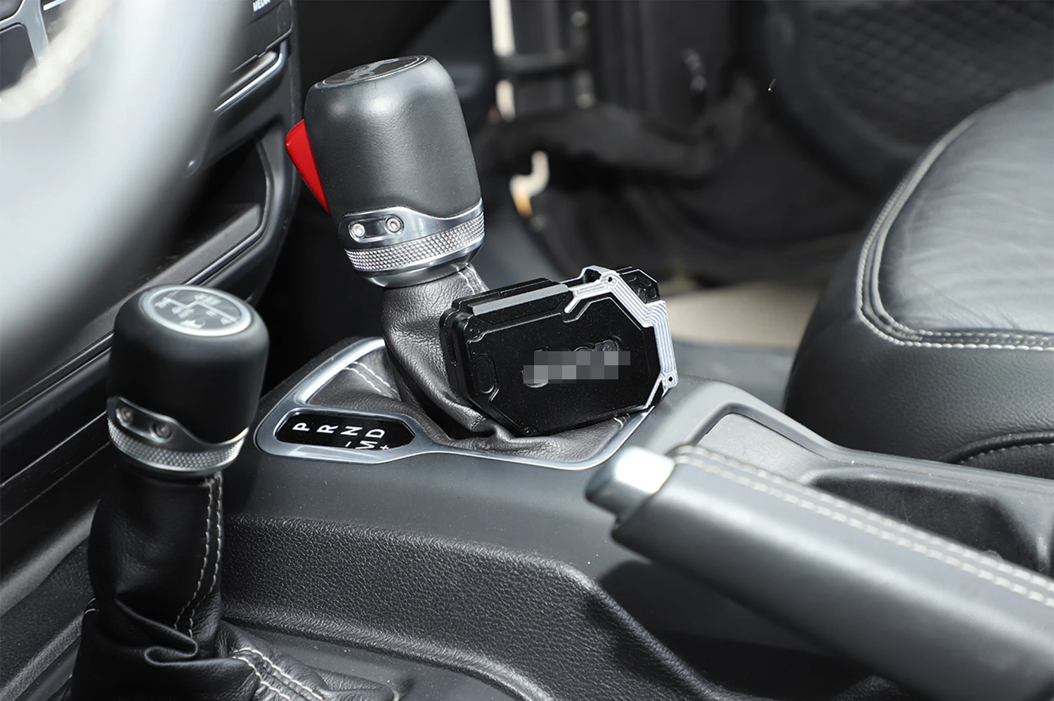 Auto Key Case Holder Key Bag Cover Protector for Jeep Wrangler JL Gladiator JT 2018-2022 2/4-Door Car Interior Accessory Metal images - 6