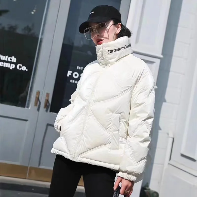 

Пуховик женский из искусственной кожи, куртка с ярким шелковым наполнителем, с вышивкой букв, с воротником-стойкой, зима 2020