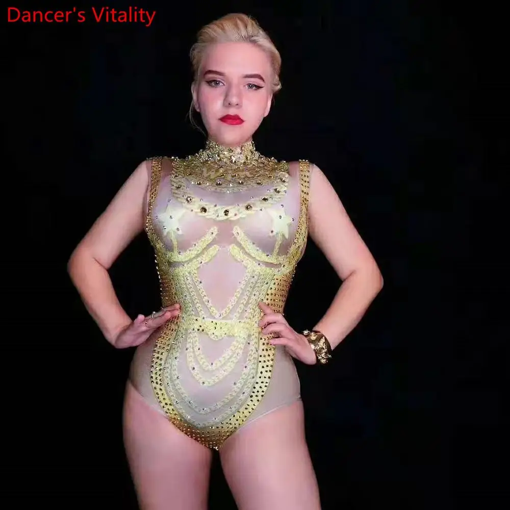 Женская модель для бара DJ шеста джаза дискотеки танца карнавала вечеринки