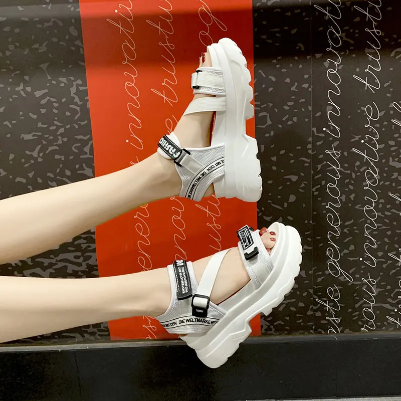 2019 летние женские босоножки на платформе массивной подошве в римском стиле