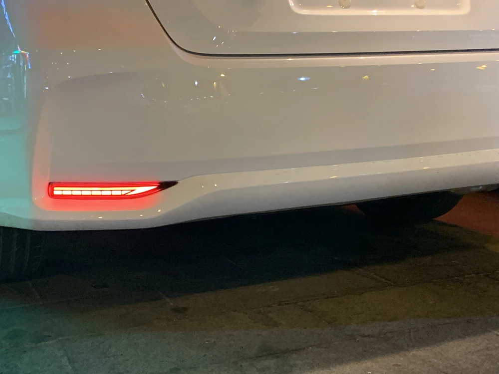

LED Reflector Rear Bumper Tail Light for Toyota Corolla Sedan 2019 2020 Driving Stop Brake Lamp with Dynamic Turn Signal YX Type