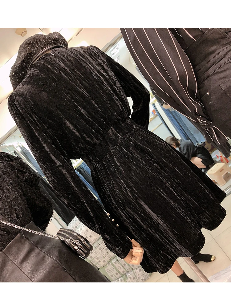 Тонкое бархатное платье в стиле ретро с v-образным вырезом и алмазной пряжкой на