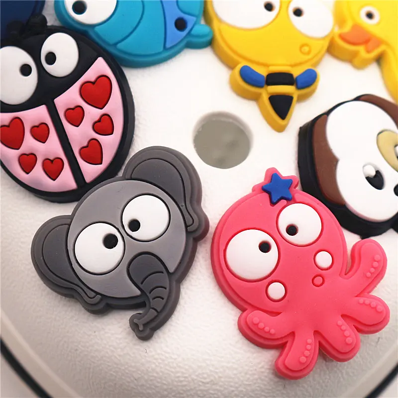 Single Sale 1pcs Cute Duck/ladybug/monkey/bee/giraffe PVC Shoe Charms Decoration Shoe Accessories for croc jibz Kids Party X-mas