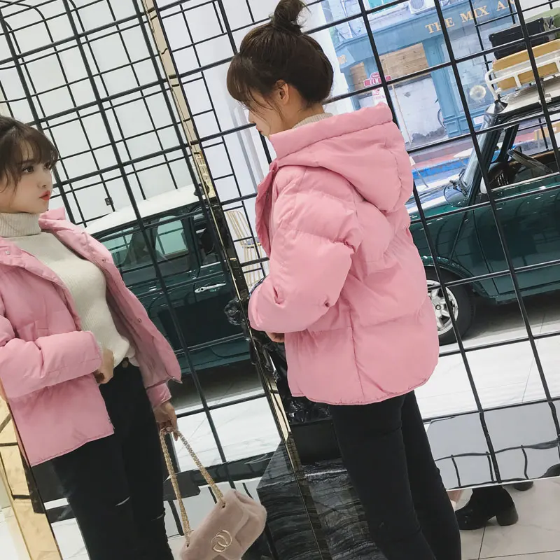 Для женщин короткие свободные парки Теплая зимняя кофта пальто красного цвета с хлопковой подкладкой, верхняя одежда с капюшоном на осень и Толстая одежда Orwindny