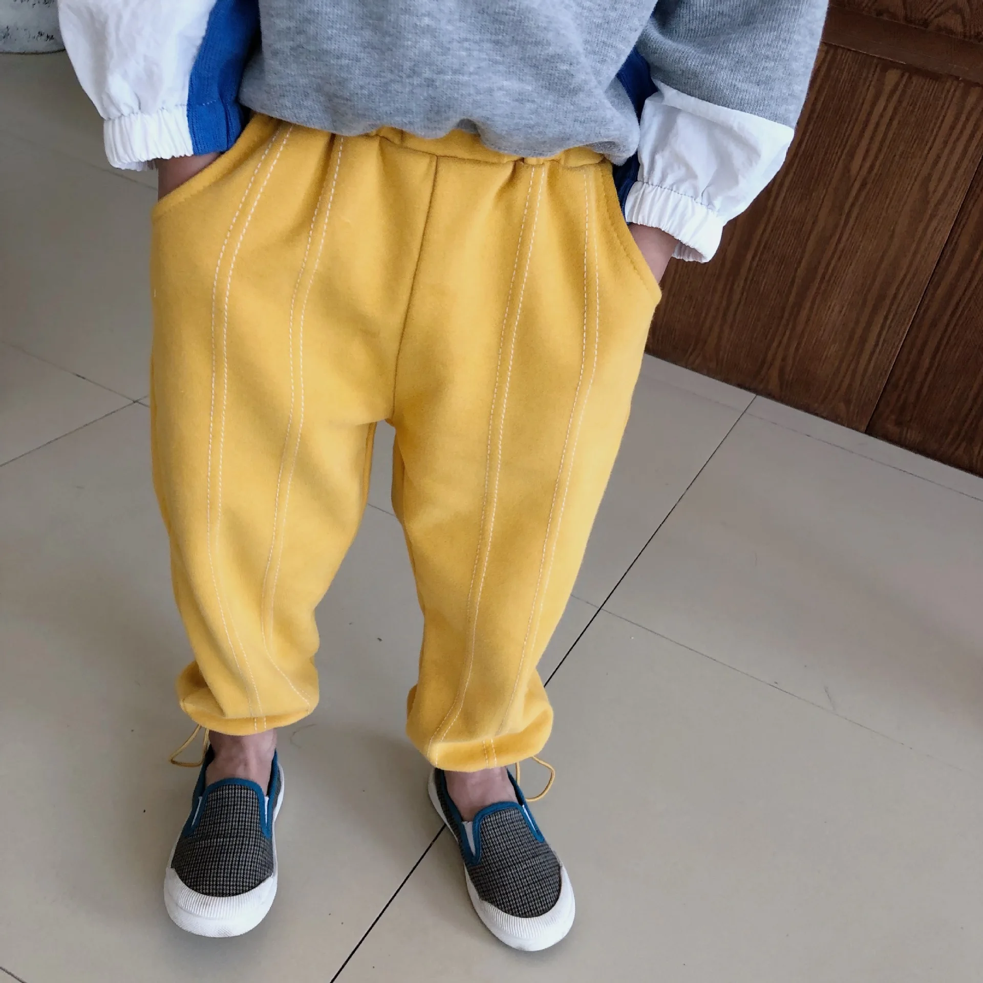 Осенние однотонные хлопковые трикотажные спортивные штаны для мальчиков