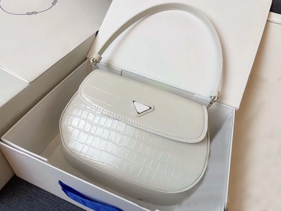 

2021 New Luxury Jewelry Crocodile Pattern Ladies Underarm Bag Designer Triangle Retro Leather Shoulder Bag Handbag Messenger Bag