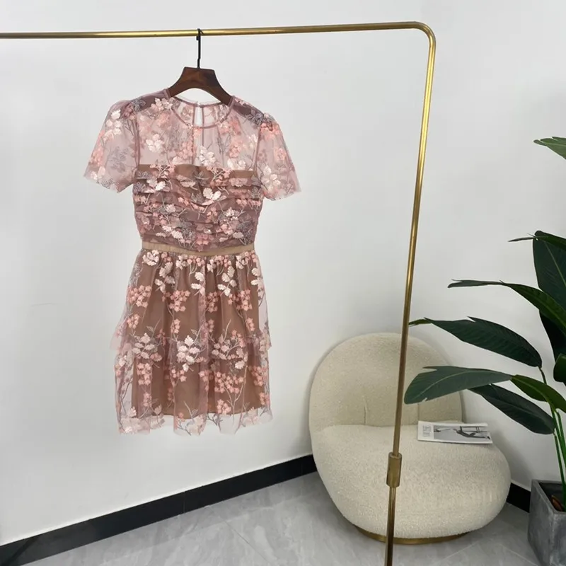 

Женское мини-платье с коротким рукавом, розовое ТРАПЕЦИЕВИДНОЕ ПЛАТЬЕ с цветочным принтом, вышивкой и блестками, лето 2021