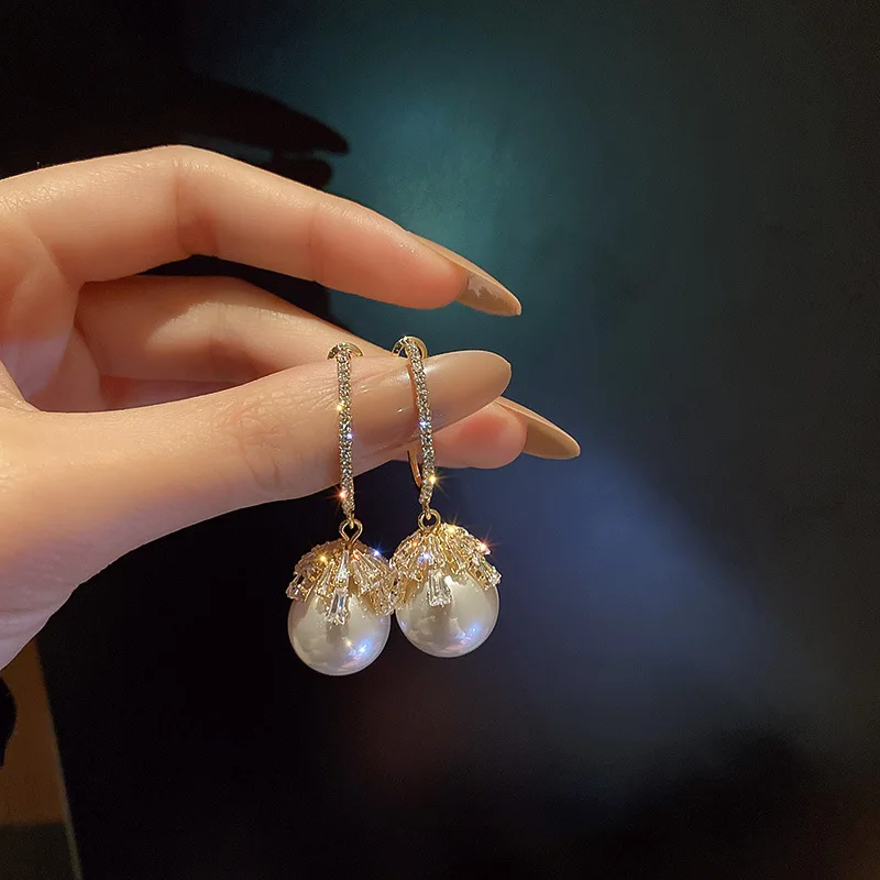 

Dainty Female White Crystal Drop Earrings Charm Gold Color Wedding Earrings Cute Bride White Pearl Dangle Earrings For Women