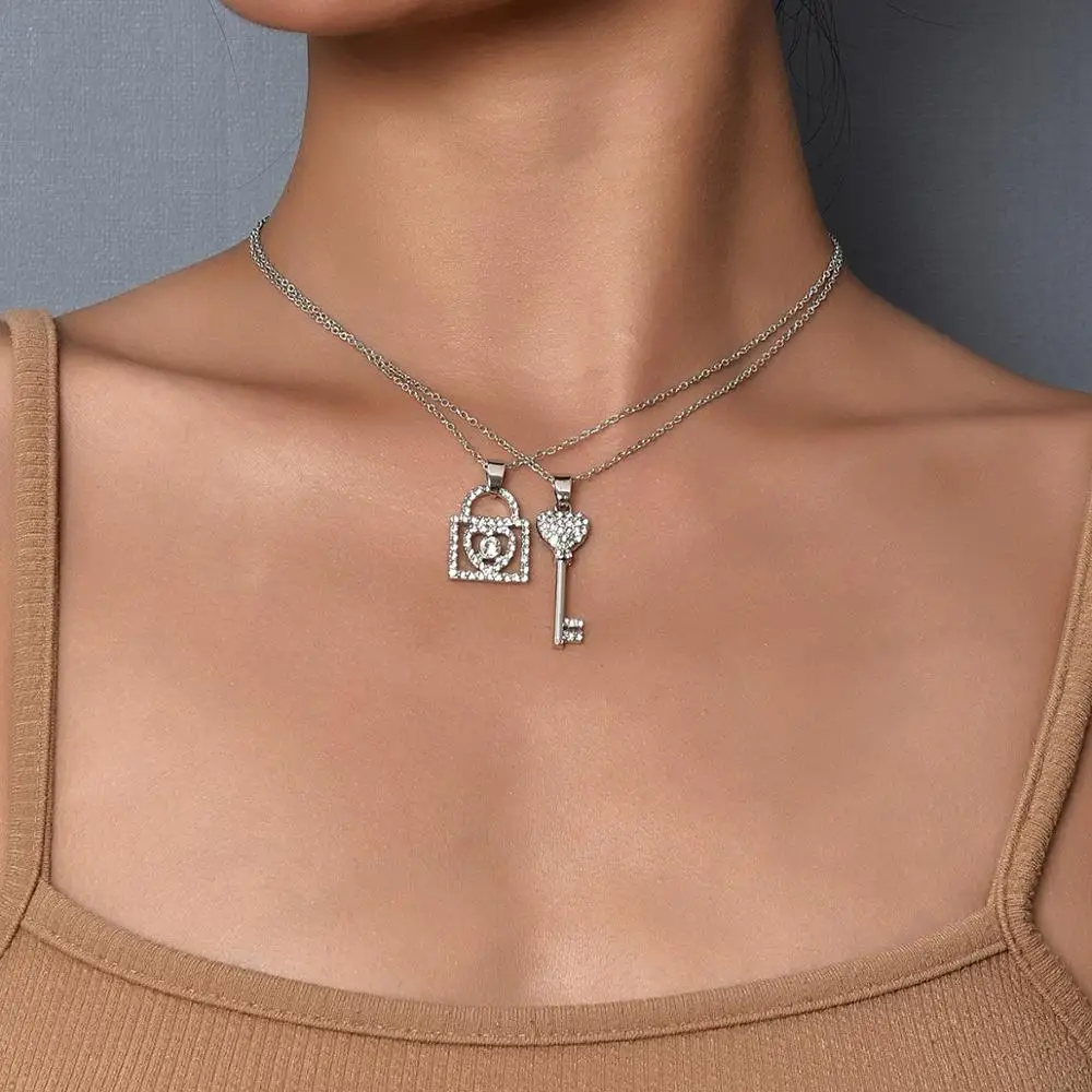 

European-Style Punk Pavé Crystal Lock Retro Key Pendant Clavicle Chain Necklace Women Classic Fashion Party Jewelry Accessories