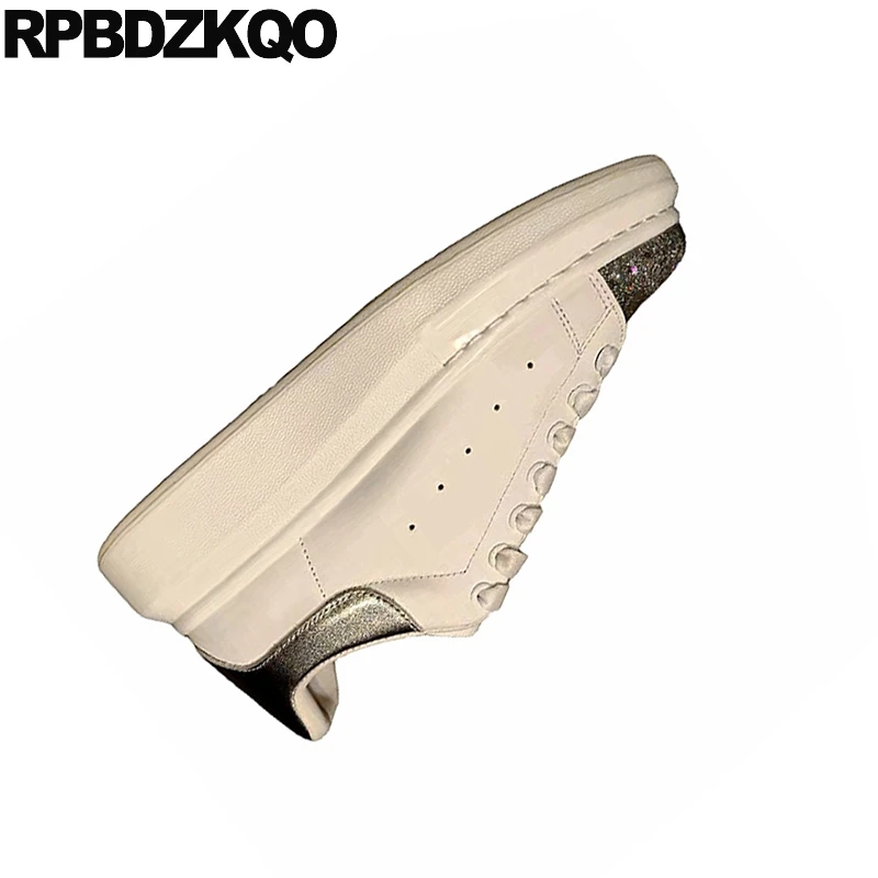 Кроссовки на толстой подошве белого цвета Брендовые женские кроссовки и