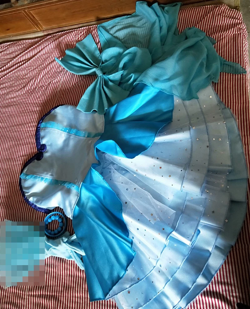 2018 новый аниме Русалочка которая проигрывает мелодии из Hanon Hosho ярко синего цвета