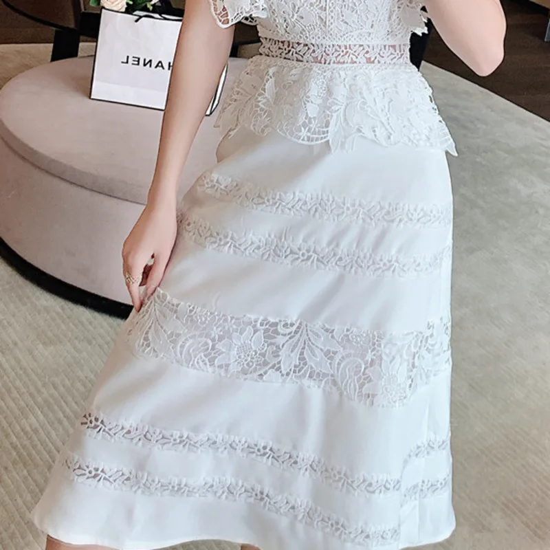 

2021 New White Lace Embroidery Dresses Woman High Waist O-neck Sleeveless Vestidos Mujer Vintage Elegant Party Mid Robes Female