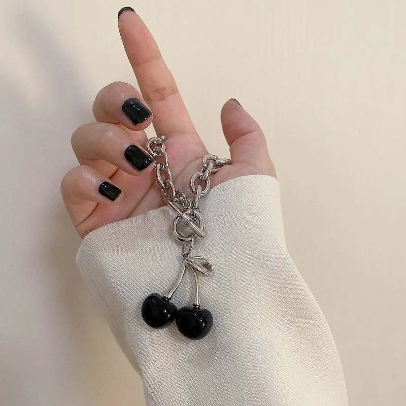 Женское ожерелье с подвеской в виде вишни серебристого цвета | Украшения и