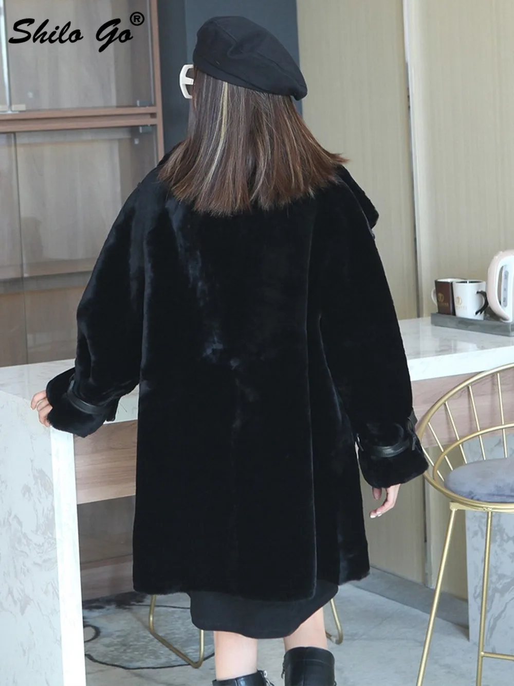 

Plus Size Turn Down Collar Drop Shoulder Solid Belted Detail Double Faced Fur Coat Women Winter Casual Boyfriend Fur Outwear
