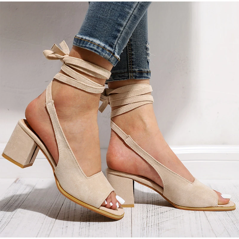 Босоножки женские на шнуровке модные сандалии-гладиаторы плоской подошве с