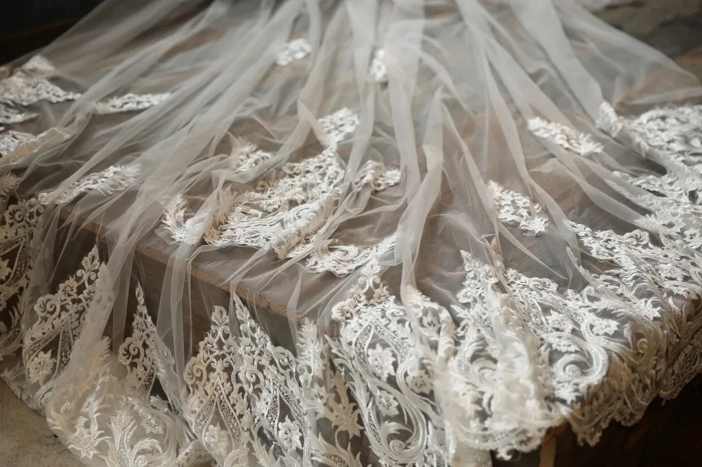 Романтическая Длинная свадебная вуаль два слоя покрытие для лица Кружевная