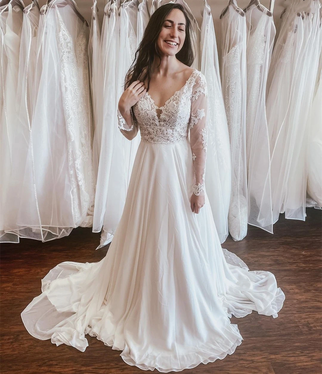 

2021 Elegant Simple Wedding Dress V-neck Long Sleeve Chiffon Appliques Court Train Backless Sexy Bridal Gowns Robe De Mariee
