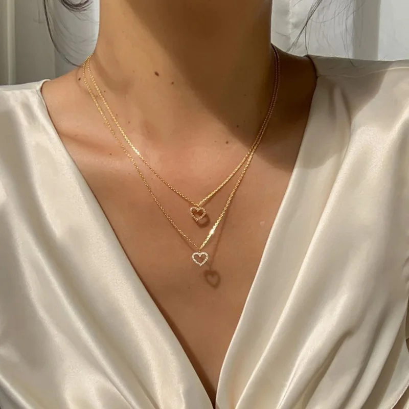 

Fashion Vintage Hollow Crystal Pendant Necklace Female Bohemian Layered Peach Heart Choker Necklace Jewelry Wholesale