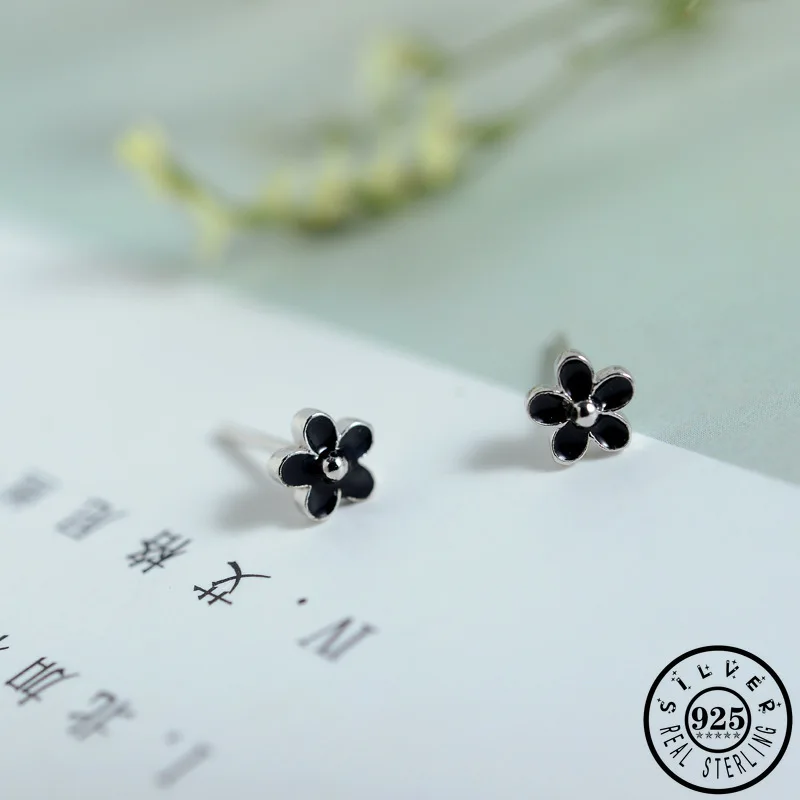 Женские серьги гвоздики из серебра 925 пробы с маленьким черным