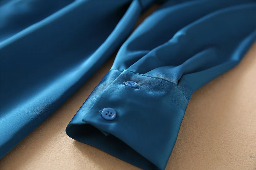 

Spring 2021 stars with the same high-end women's new fashion and elegant blue dress trend