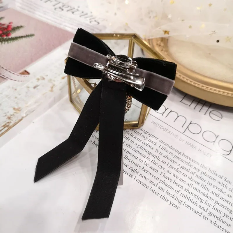 

Delicate Black Grey Chic Velvet Brooches Pin Women Bowknot Drop Pendant Rhinestone Bow Ties OL Lady Elegant Shirt Accessories