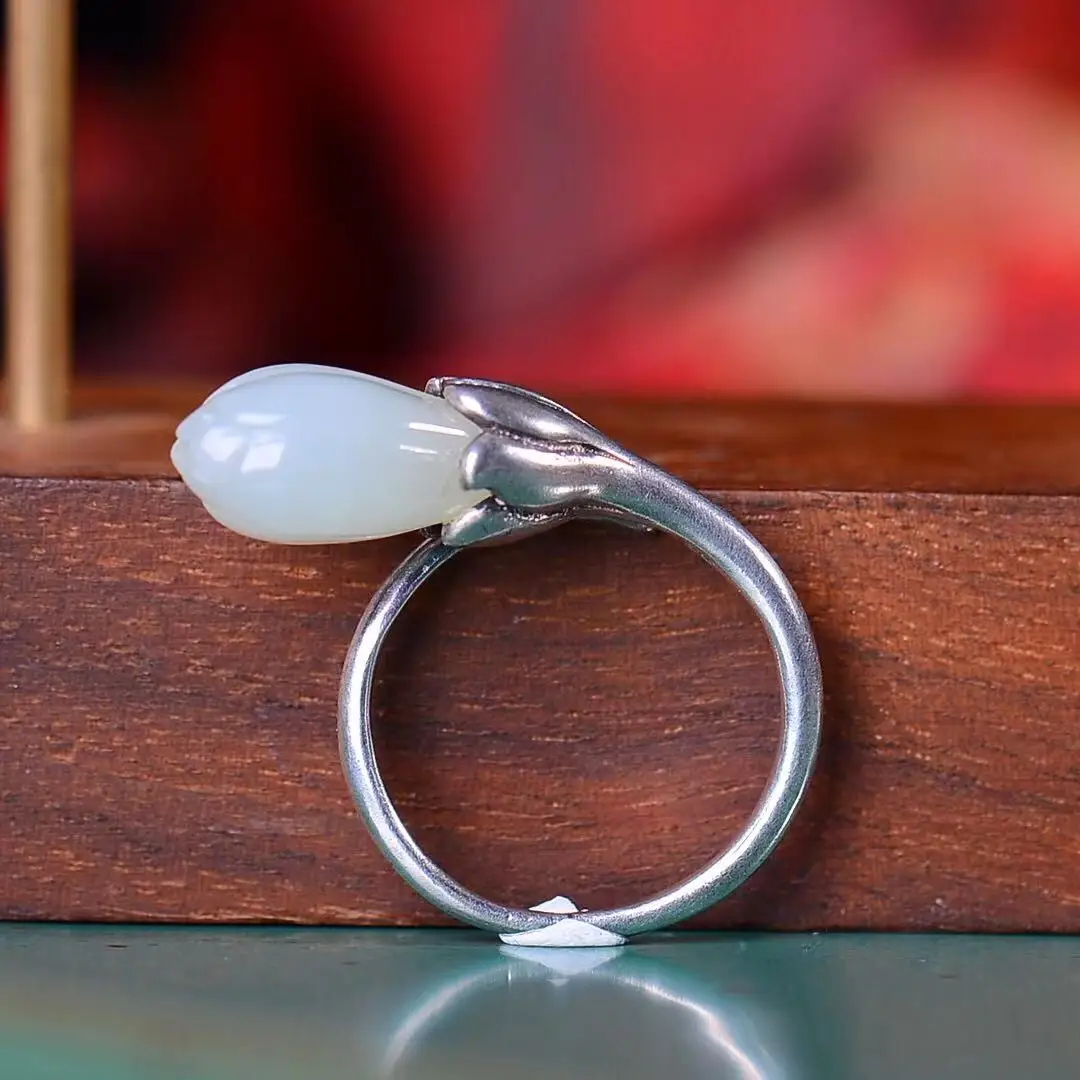 

Кольцо из натурального серебра 925 пробы с инкрустированным цветком магнолии из нефрита