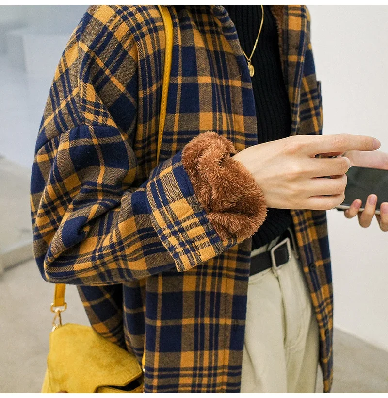 

Autumn Winter Thick Velvet Plaid Shirts Blouse Women Warm Plaid Thick Outwear Shirt Tops Loose Fleece Winter Shirts For Women