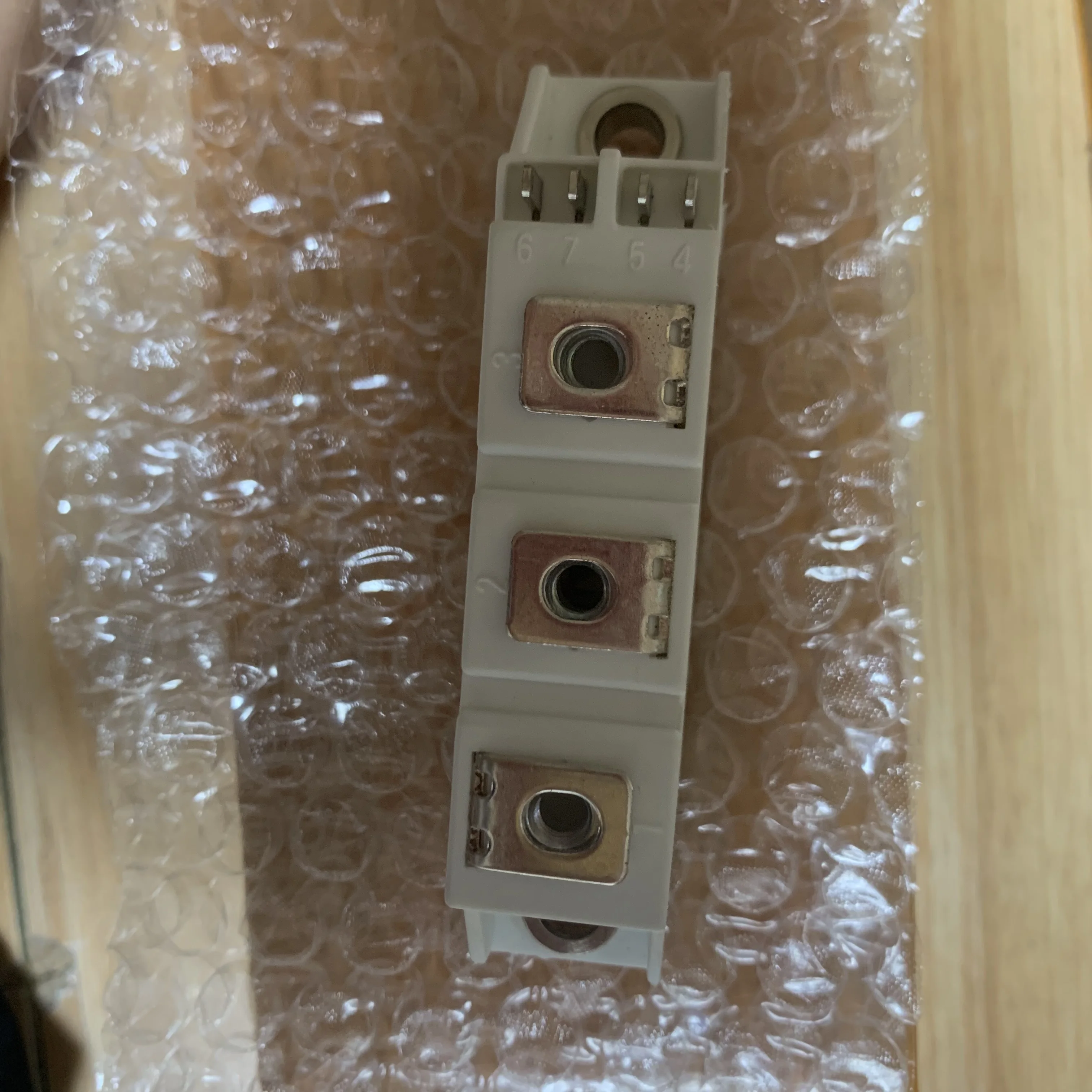 

SKKT57-16E SKKT57/16E IGBT Module,New&original free shipment