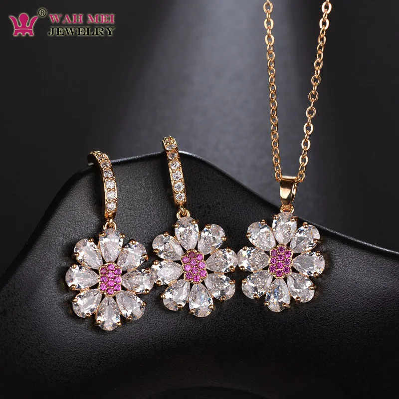 Комплект украшений Wah Mei серьги-подвески с искусственным цветком и цирконием