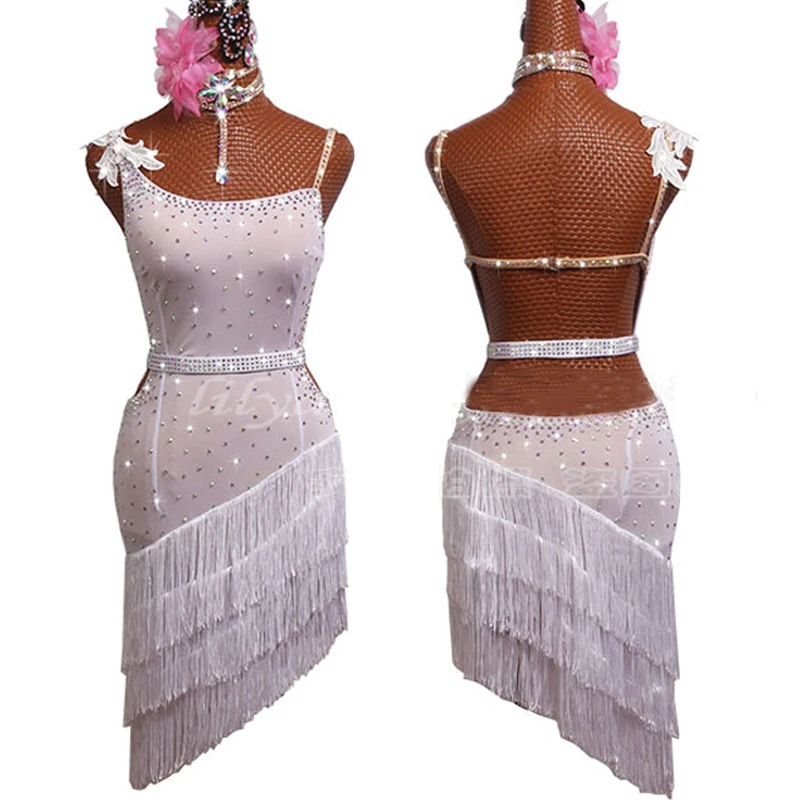 Женское платье для латиноамериканских танцев белое с бахромой выступлений и