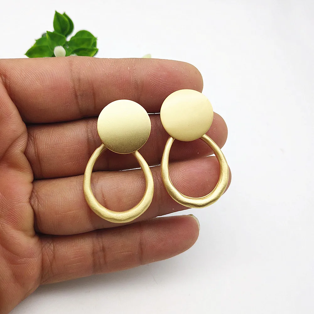 Минималистский с камнями в форме капли воды серьги матовый золотой неровный