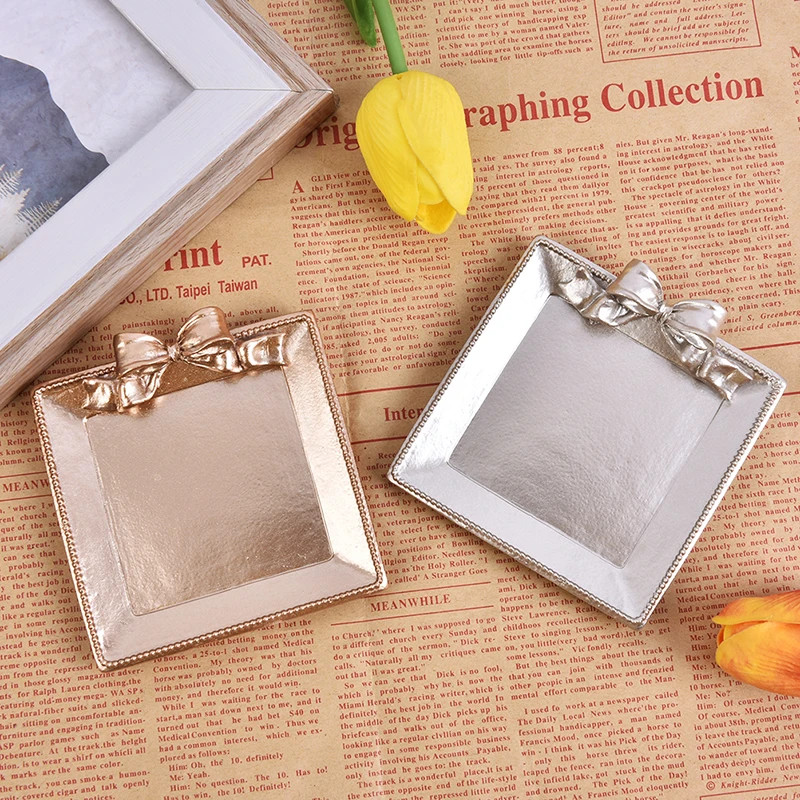 

1pcs Golden Metal Cosmetic Display Shelf Geometric Jewelry Storage Tray Showing Tools