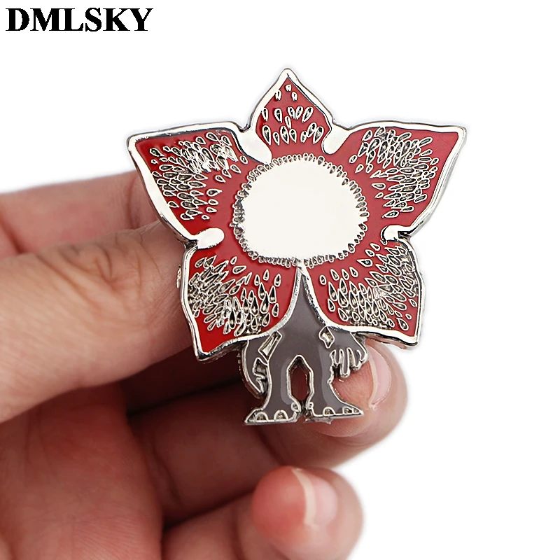 DMLSKY странные вещи Demogorgon мультфильм Металлические Булавки эмалированные Броши для женщин мужчин нагрудные булавки значок для рюкзака джинсовая брошь M3799