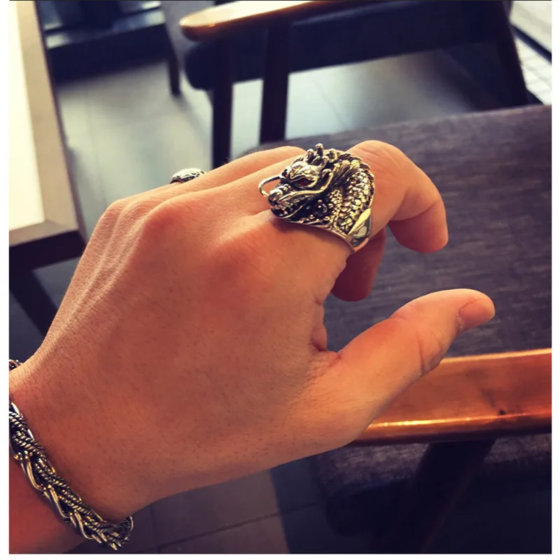 

Vintage Punk Red Eyes Dragon Ring Men Chunky Copper Alloy Biker Rock Rap Embrace Ring Gothic Valentine's Day Gift Drop Shipping
