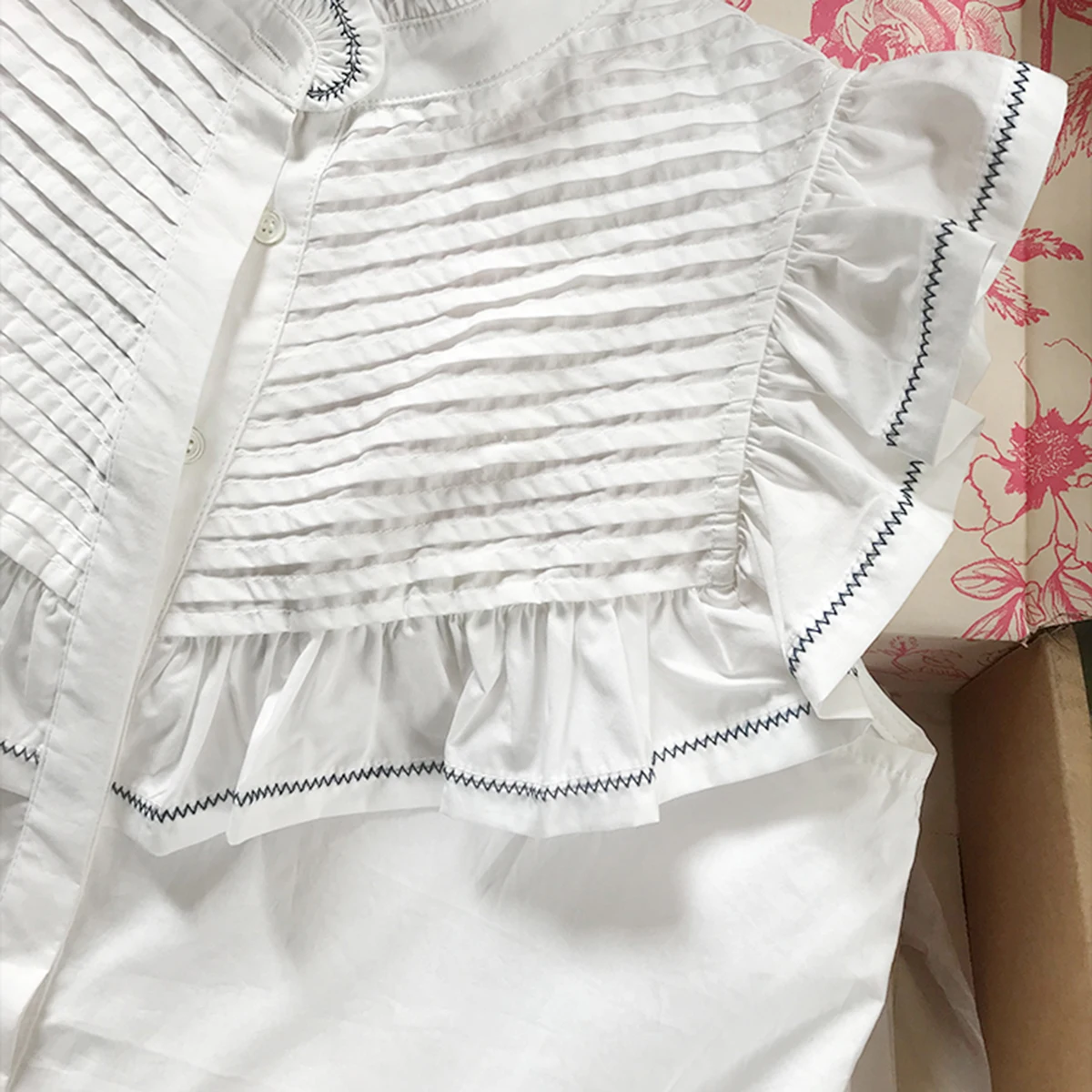 

Ademia Pleated White Blouses Women Ruffles Shirred Chic Turtleneck Elegant Blouse Shirts 2021 Summer Vintage chemise femme