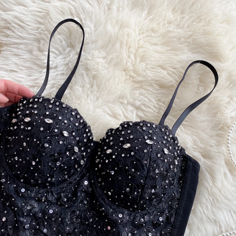 Женский летний модный сексуальный топ на бретелях с бисером белый и черный 2021 как