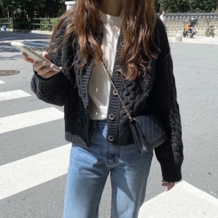 

2021 Retro Purple Beige Solid Color Thick Knitted Cardigan Women's Casual Autumn New Sweet Slim Long-sleeved Short Sweater