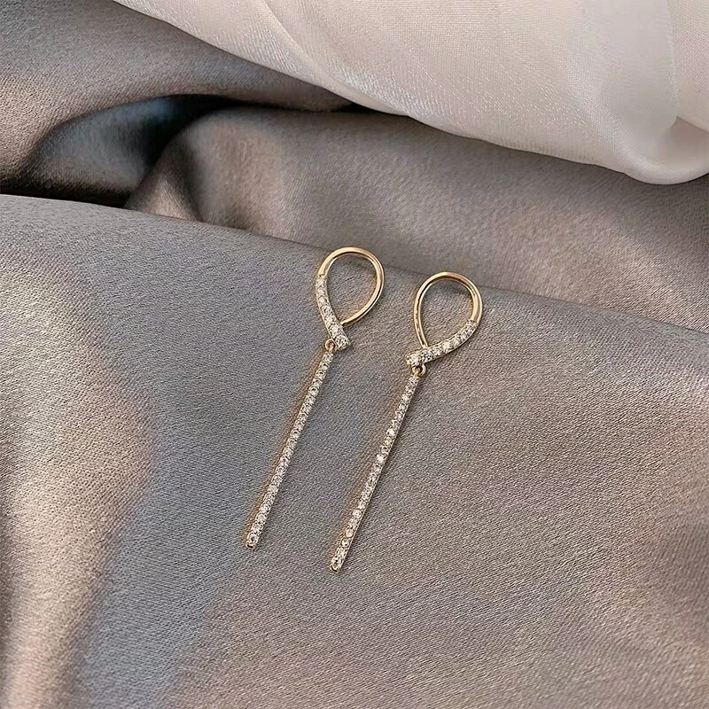 Длинные подвижные бриллиантовые гвозди с золотым кольцом|Серьги-гвоздики| |