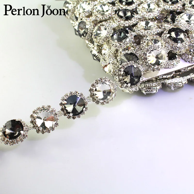 Обувь с металлической цепочкой большим кристаллом цвет черный/белый | Дом и сад