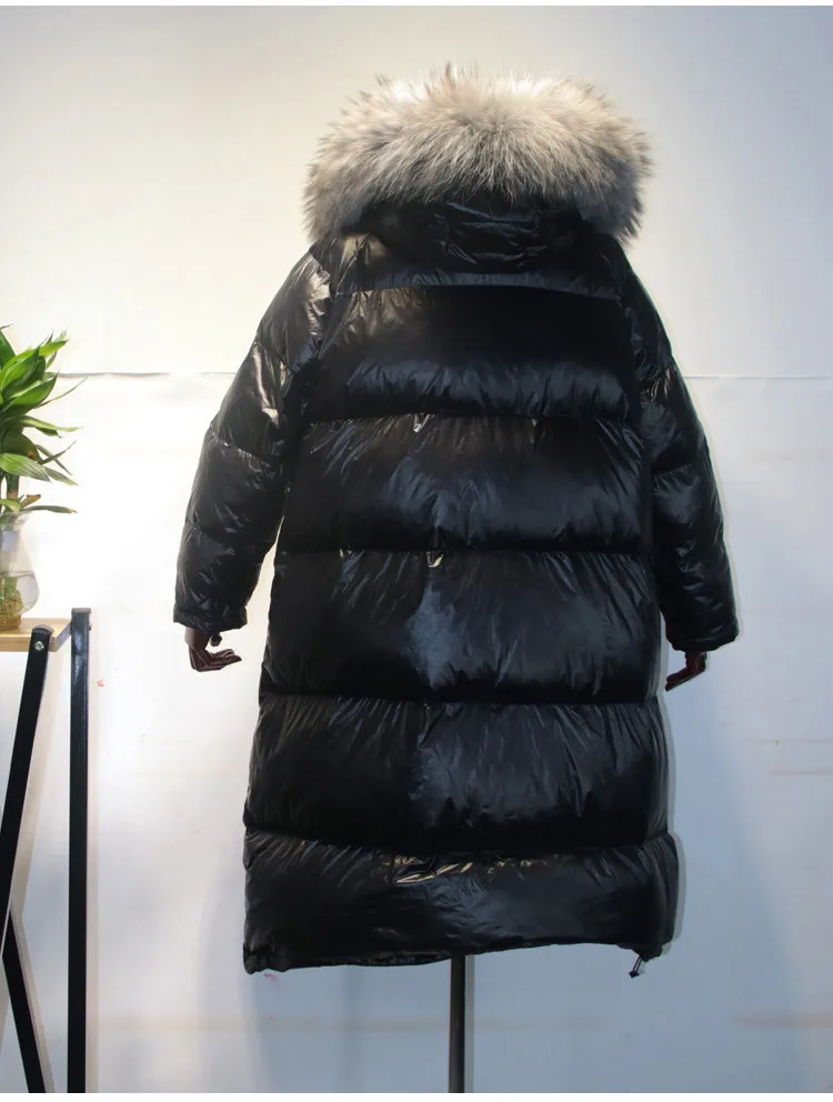 Женский длинный пуховик с капюшоном зимний большого размера меховым воротником
