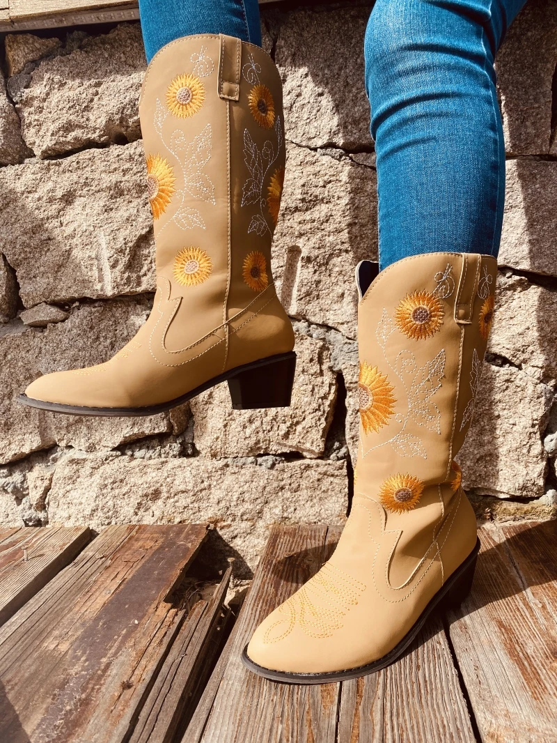 Женские ковбойские ботинки с острым носком замшевые кожаные до середины икры