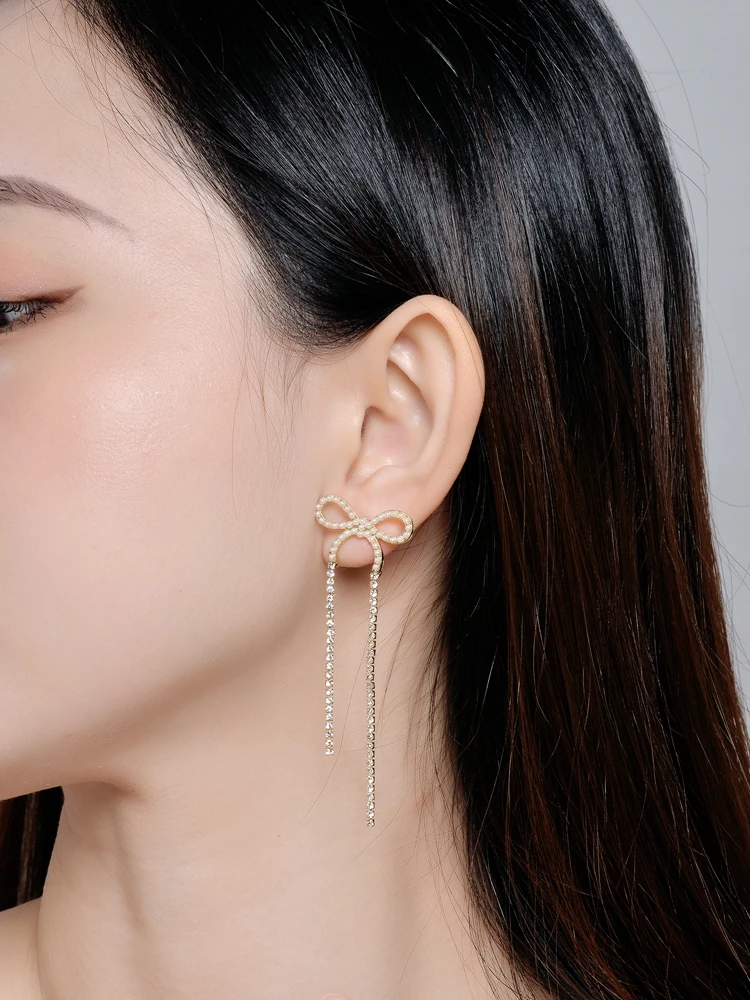 Женские серьги-бабочки из прозрачной пряжи с длинными кисточками