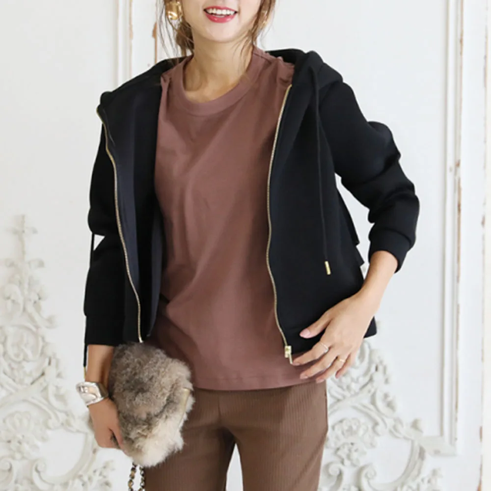 Женская толстовка на молнии однотонная черная свободная с оборками короткая