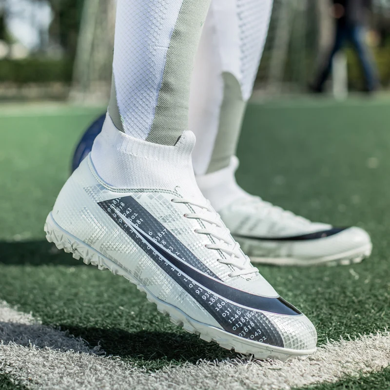 

New men's and women's football shoes, high-top long nail broken nail track and field shoes, professional football training shoes