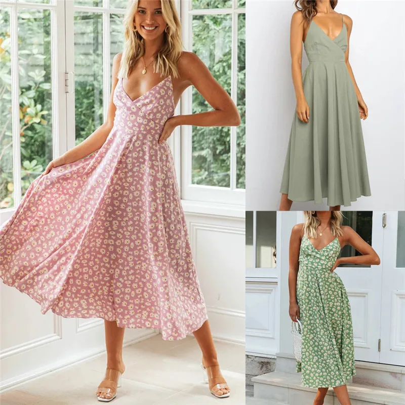 Платье на бретельках с цветочным принтом глубоким V-образным вырезом и открытой