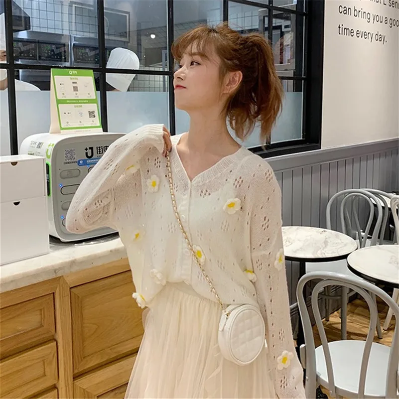 Женское трикотажное пальто с желтыми цветочными нашивками повседневный белый